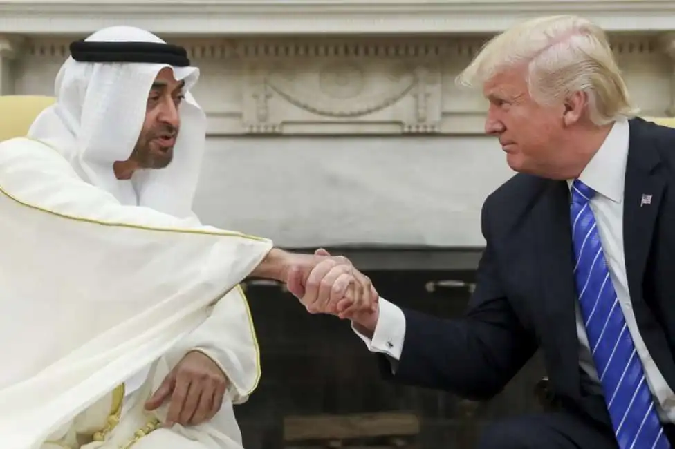 donald trump con lo sceicco mohamed bin zayed al nahyan emirati arabi uniti