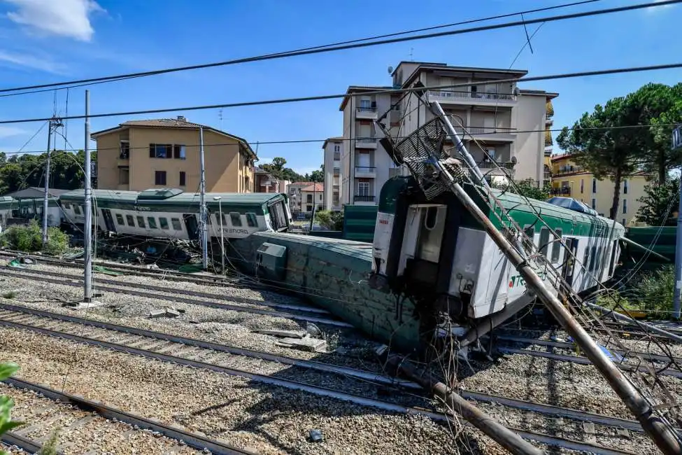 treno trenord deraglia deragliamento carnate brianza