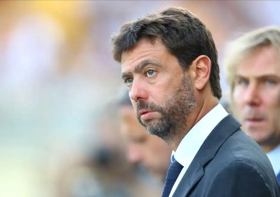 andrea agnelli e dietro di lui pavel nedved