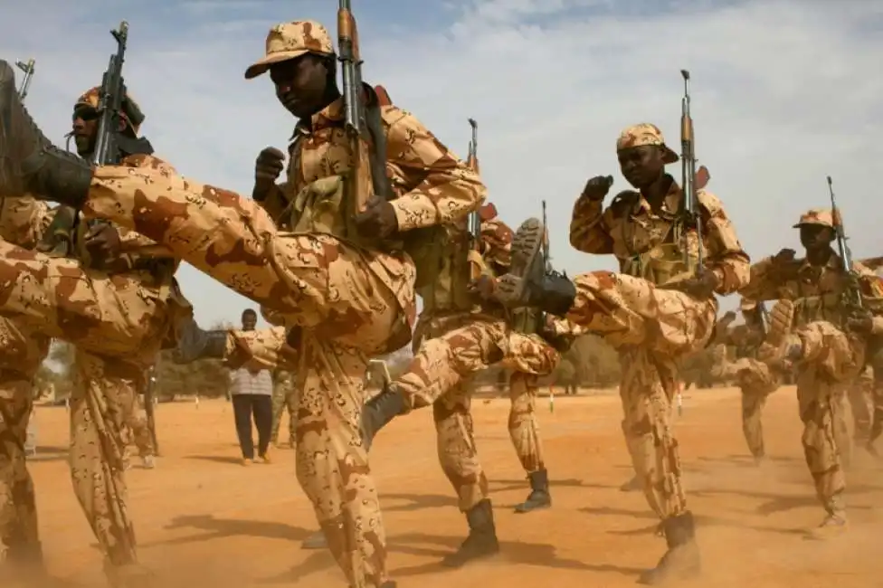 esercito in marcia nel sahel