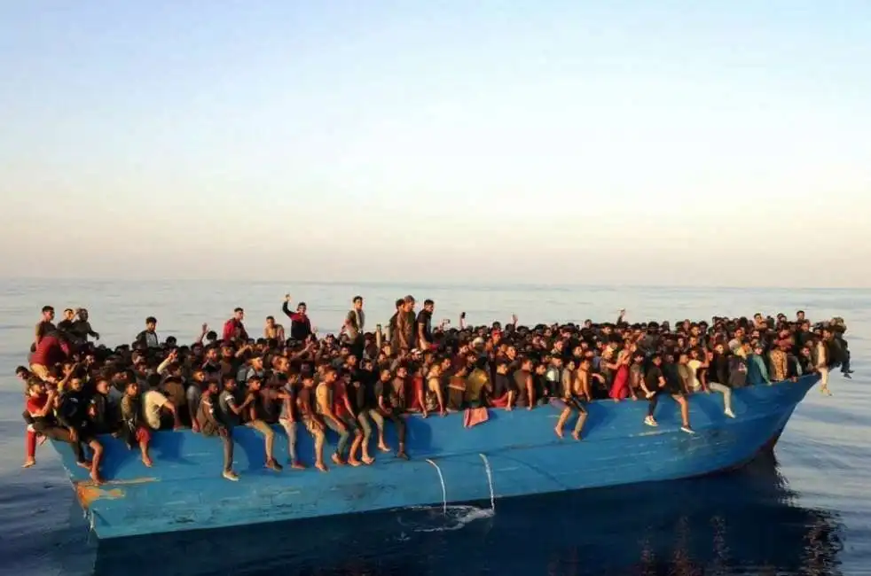 migranti sbarco lampedusa 