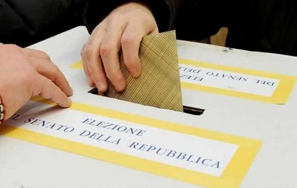 elezioni politiche elezioni politiche urna urne elettorali 