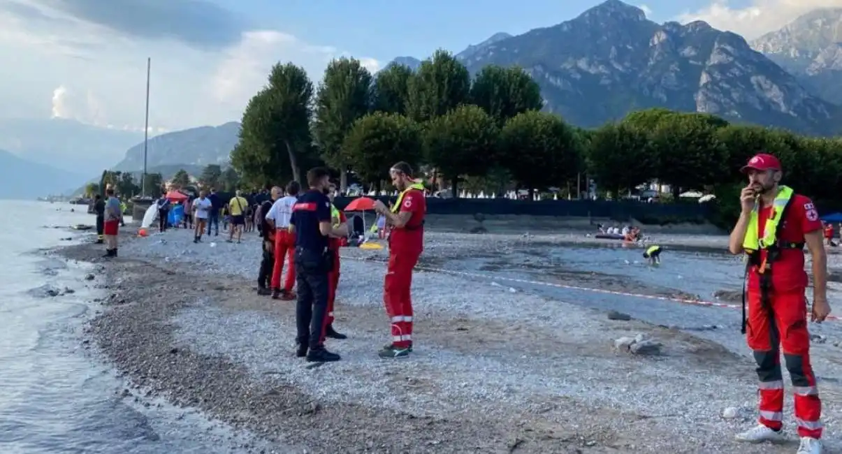 bimba dispersa nel lago di como