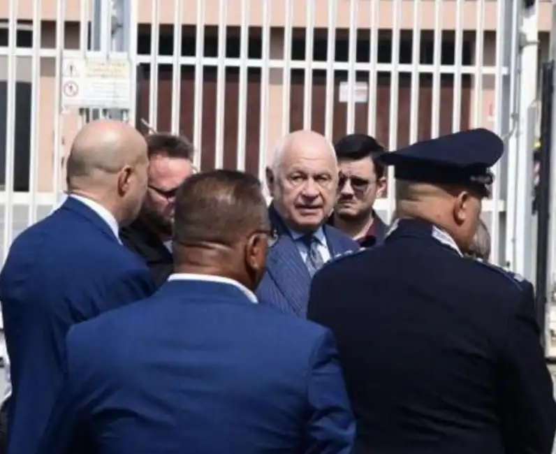 carlo nordio in visita al carcere di torino