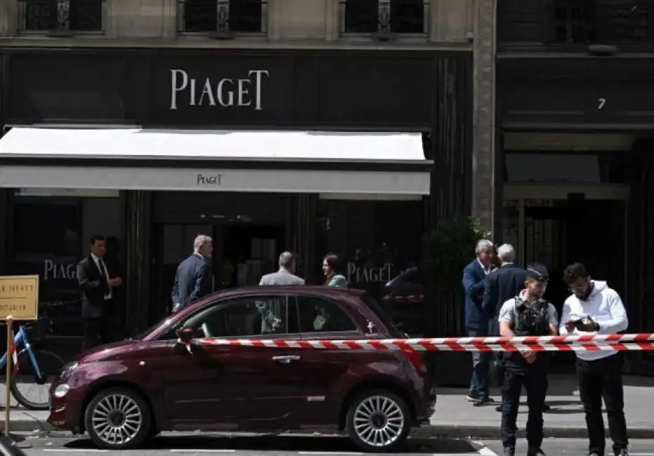 rapina alla gioielleria piaget di parigi