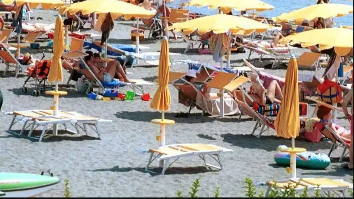 spiaggia ombrelloni ombrellone mare stabilimento