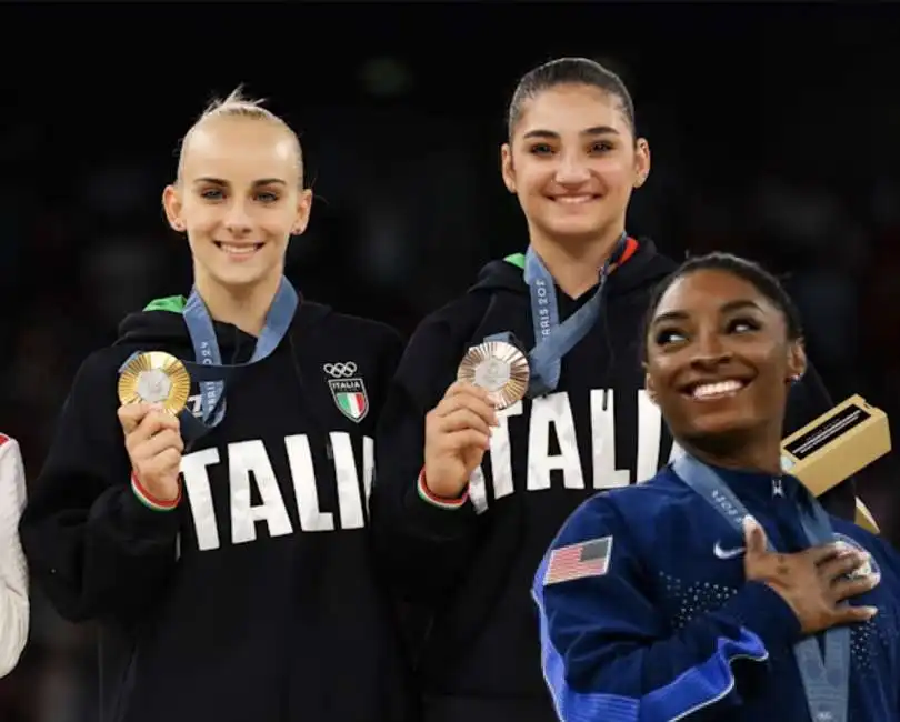 alice damato e manila esposito sul podio di parigi 2024 simone biles