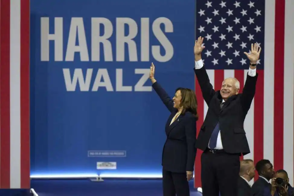 kamala harris e tim walz