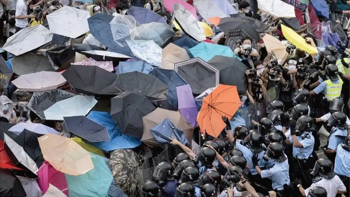 hong kong - la rivolta degli ombrelli contro la cina