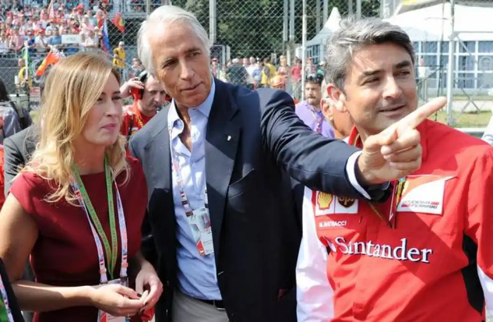 ministro boschi nei box ferrari a monza con malogo