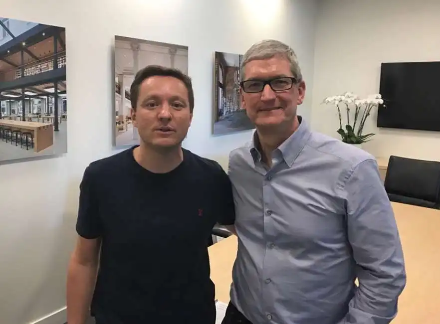 andrea ceccherini tim cook 