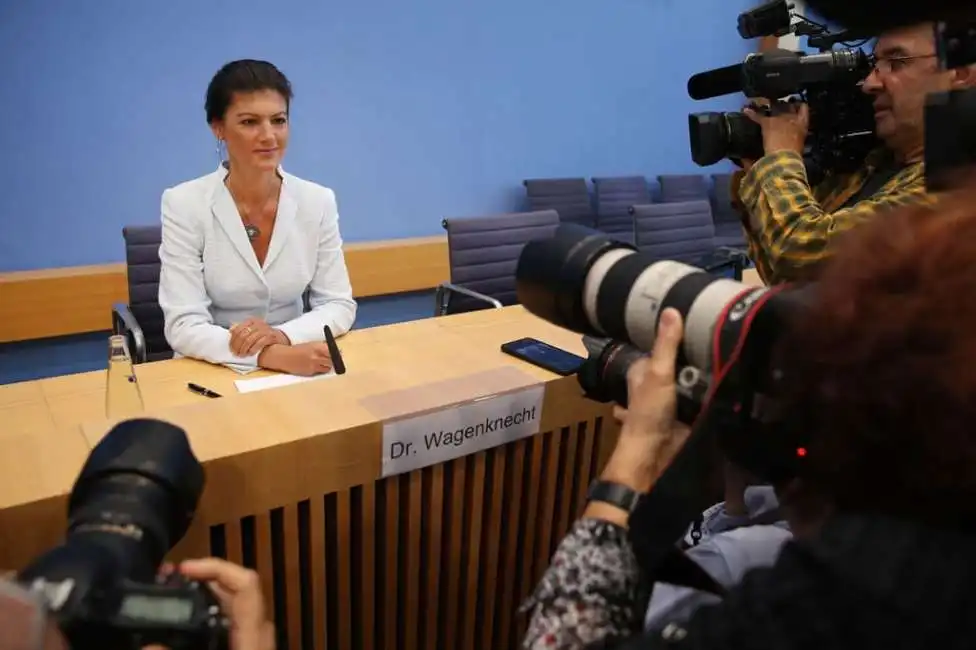 sahra wagenknecht aufstehen