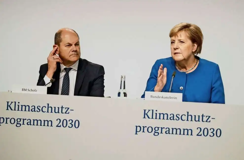 merkel e scholz annunciano il pacchetto clima