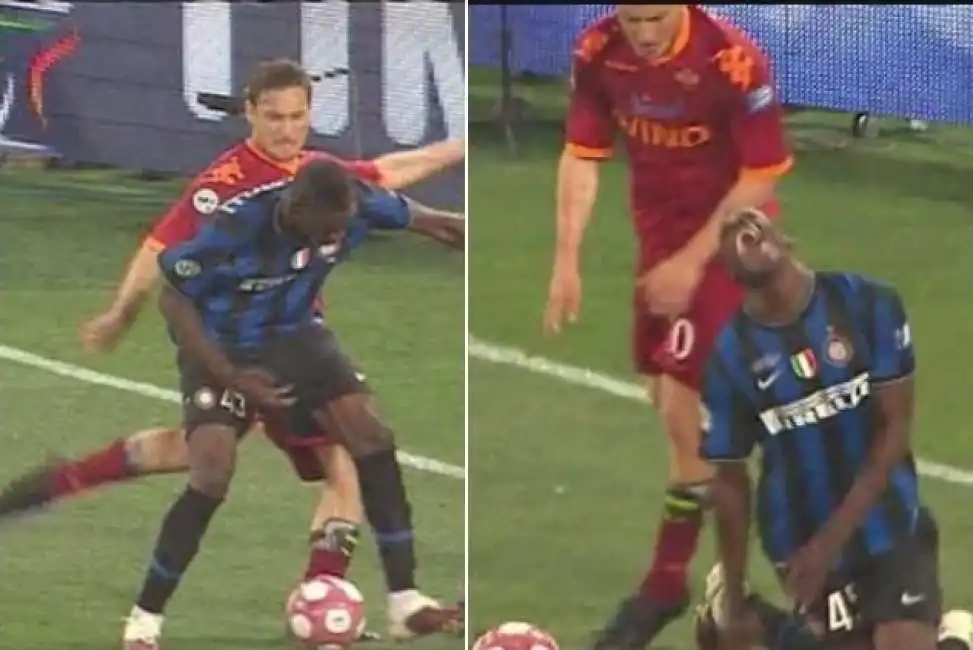 il fallo di totti a balotelli