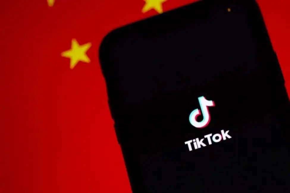 cina tiktok vietato ai minori di 14 anni 