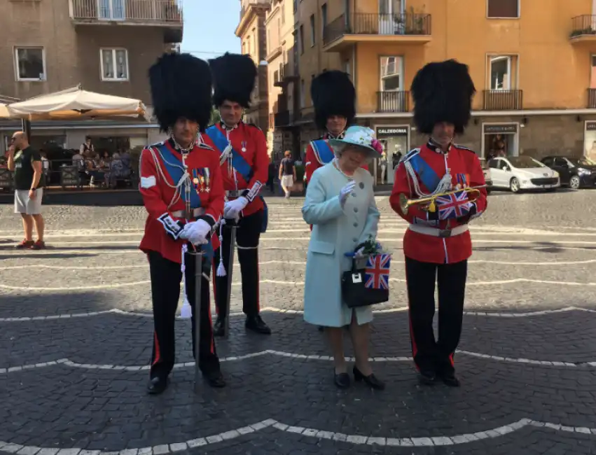 frascati regina elisabetta sosia