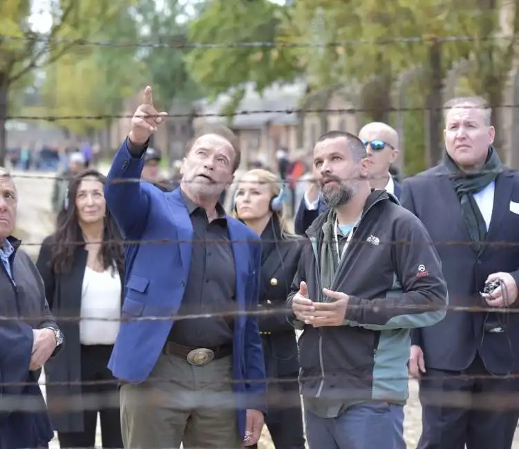 arnold schwarzenegger visita auschwitz 3