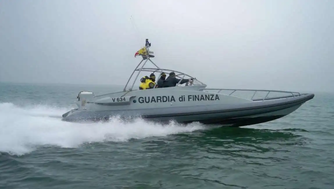 motovedetta guardia di finanza