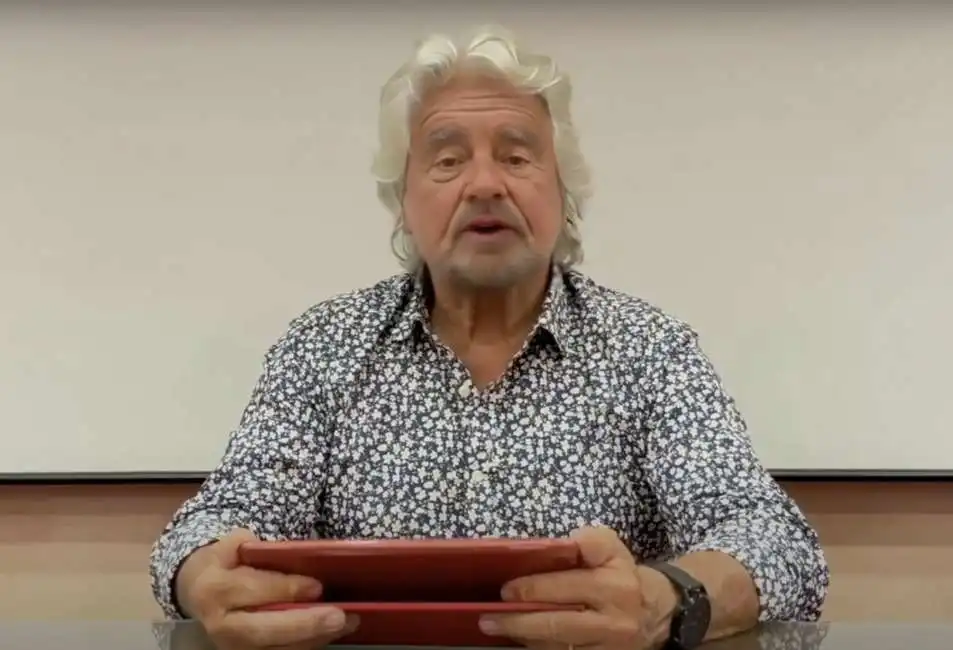 beppe grillo parla in cinese