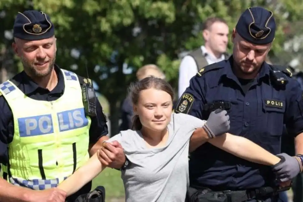 greta thunberg arrestata a stoccolma svezia