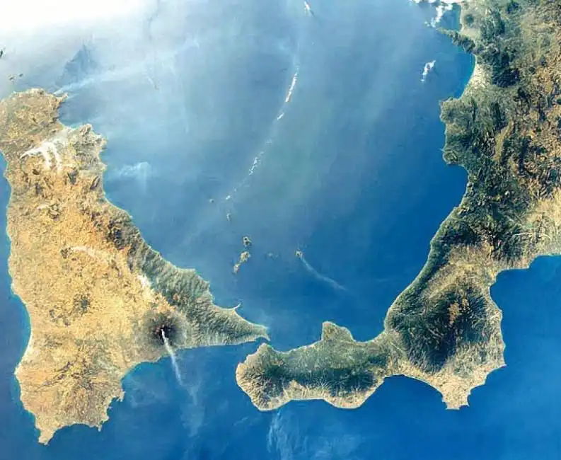 italia vista dallo spazio 