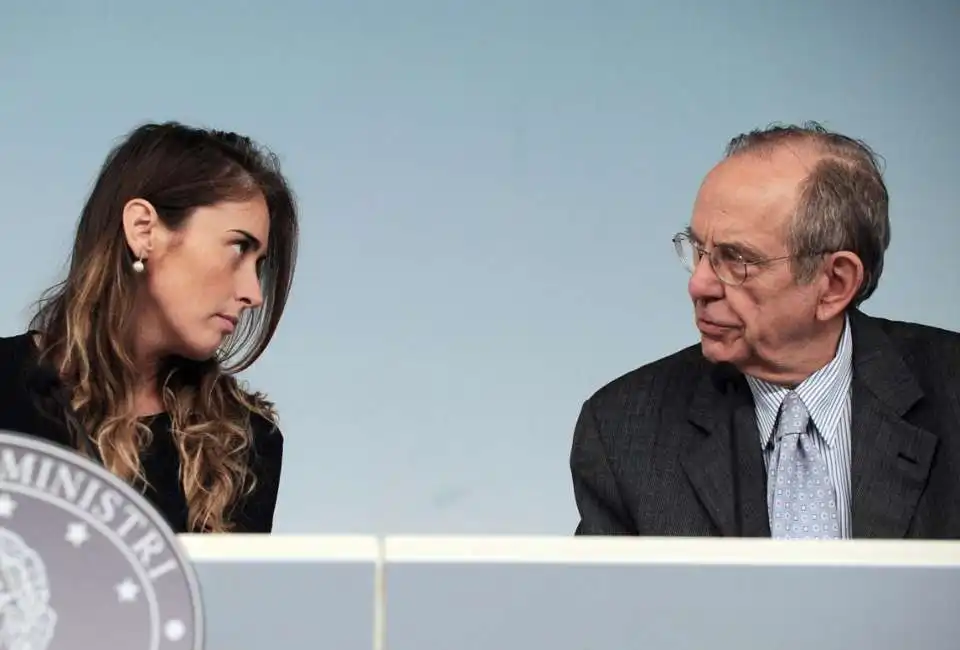 maria elena boschi pier carlo padoan