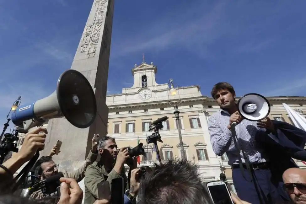 alessandro di battista contestato