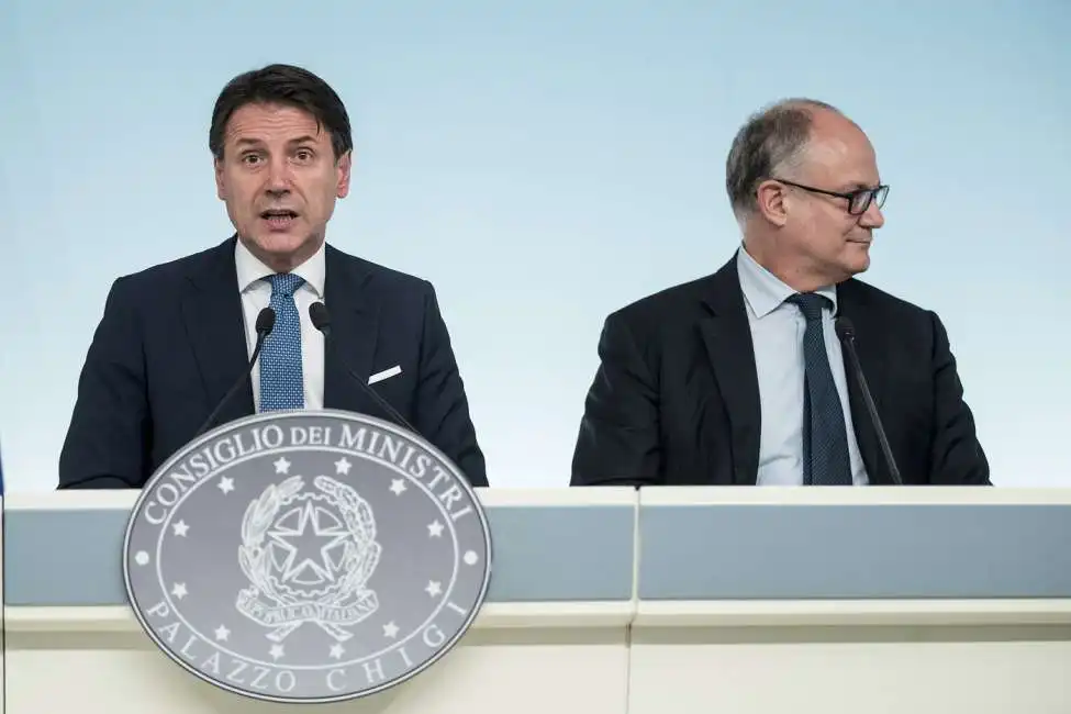 giuseppe conte roberto gualtieri 8