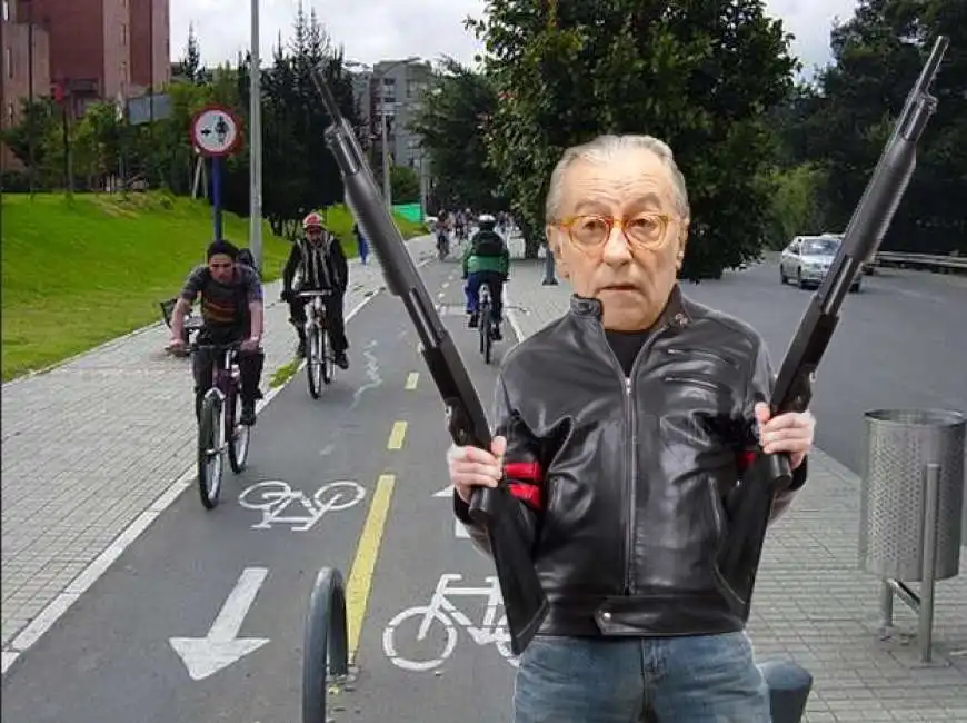 vittorio feltri ciclisti monopattino