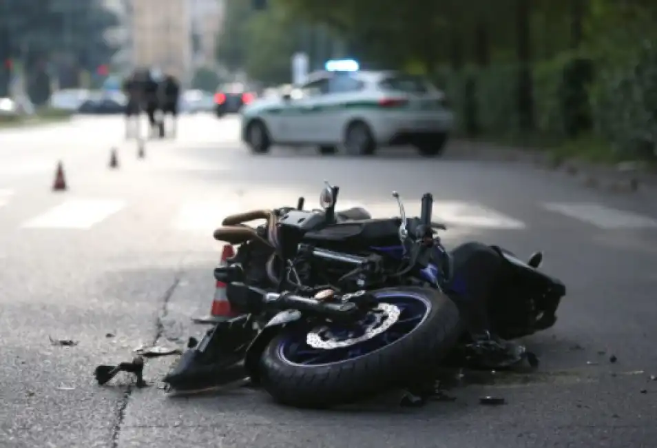 a milano lascia l’auto in divieto di sosta imputato di omicidio colposo