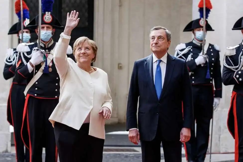 angela merkel mario draghi 12