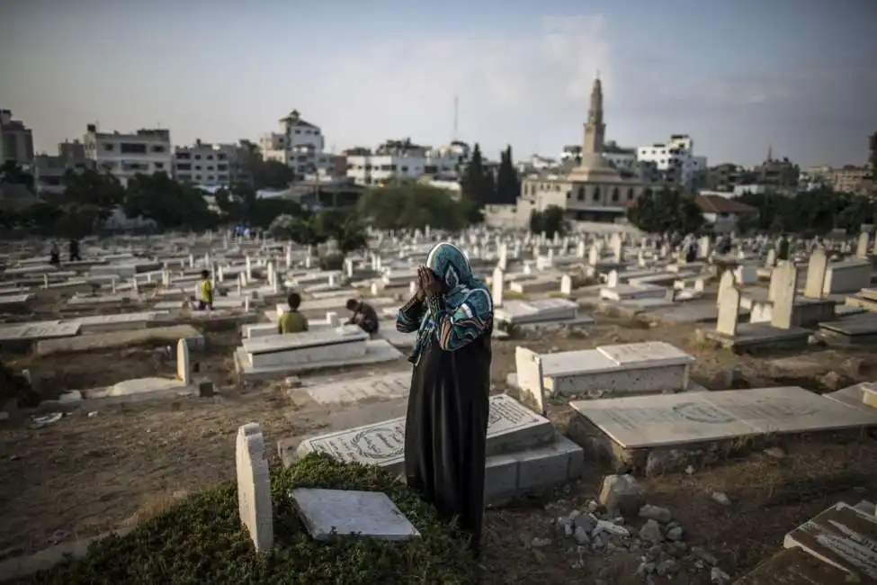 i lavori al cimitero di al-yusufiyah 5