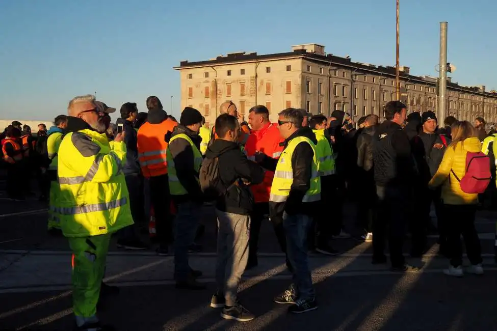 manifestazione dei portuali contro il green pass