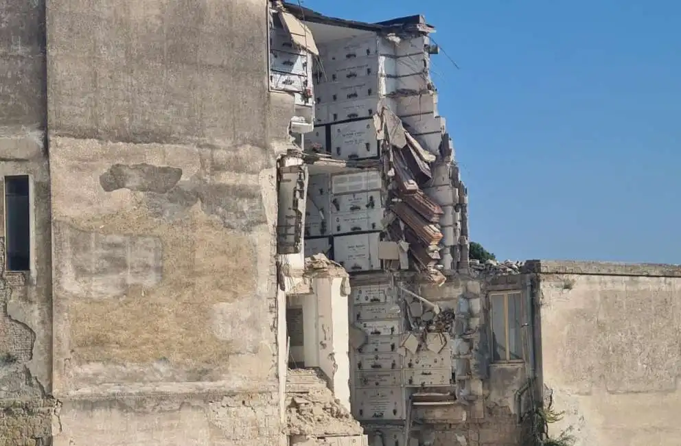 crollo cimitero poggioreale