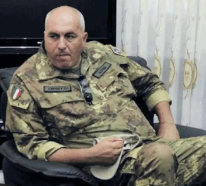 guido crosetto soldato militare esercito armi 