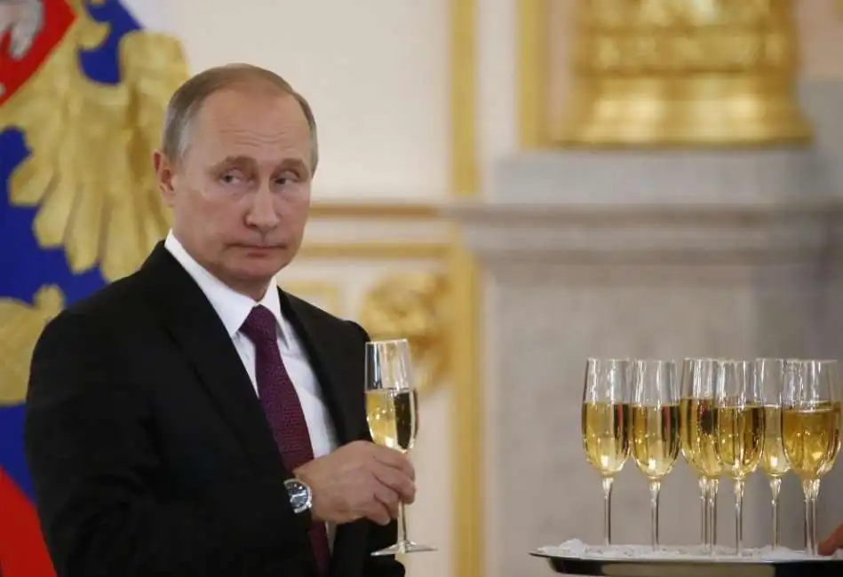 vladimir putin festeggia