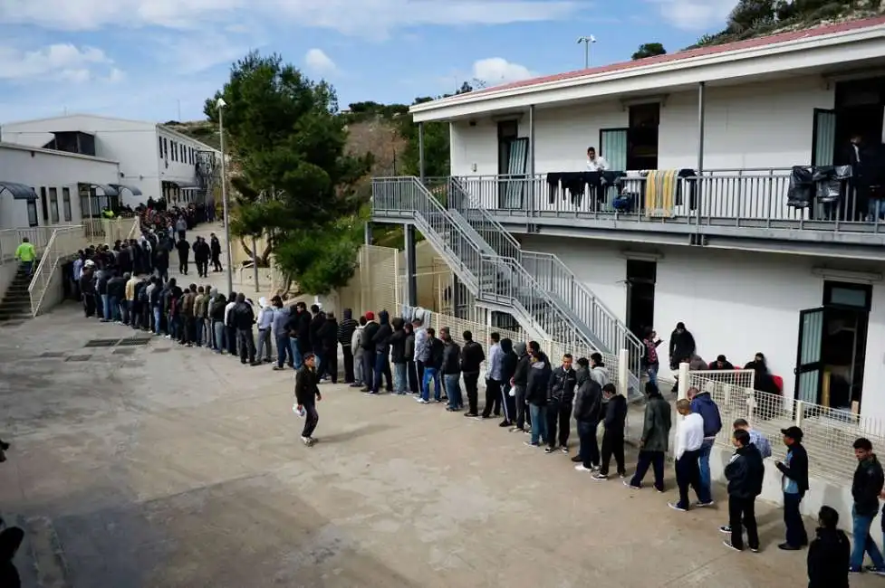 hotspot centro migranti lampedusa 