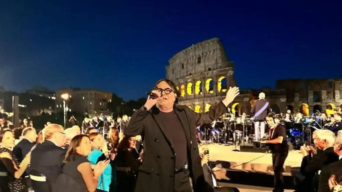 renato zero concerto polizia di stato al colosseo