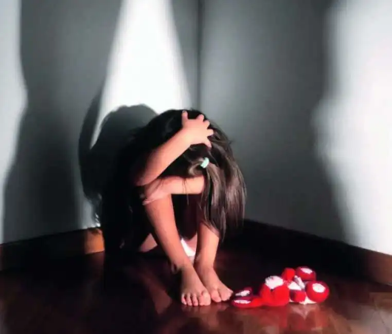 violenza sessuale bambina