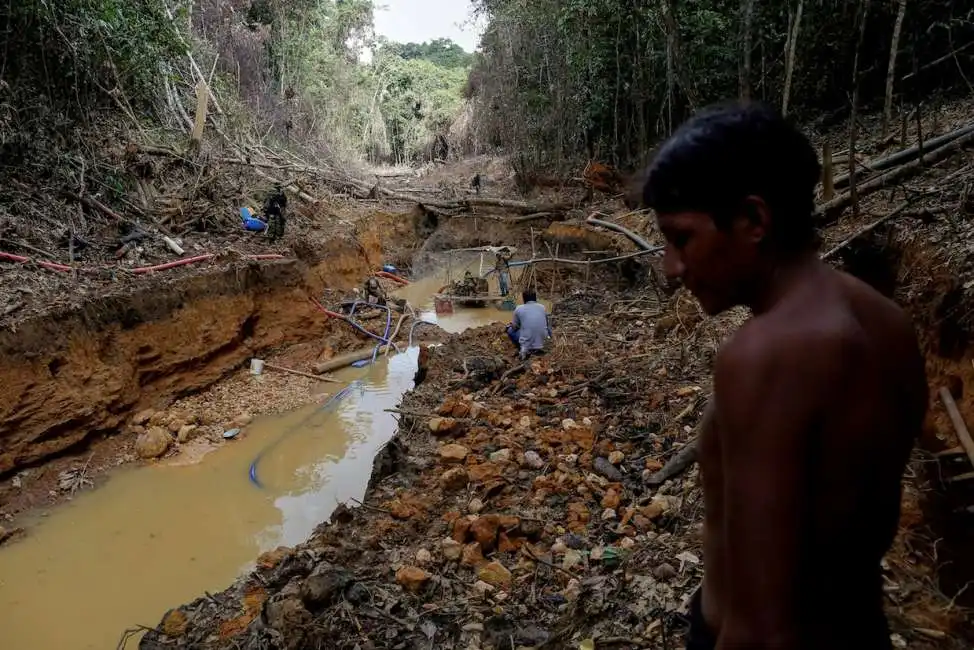 fiumi inquinati nella riserva yanomami 3