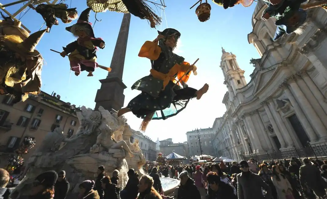 befana bancarelle piazza navona