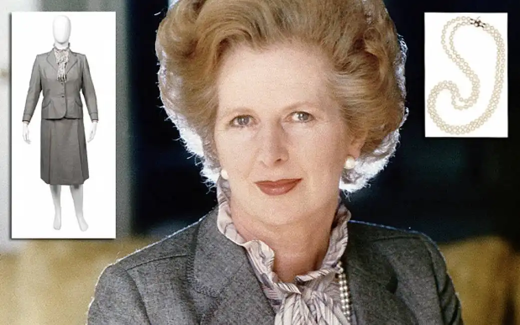 la collezione di abiti e borse di margareth thatcher 3