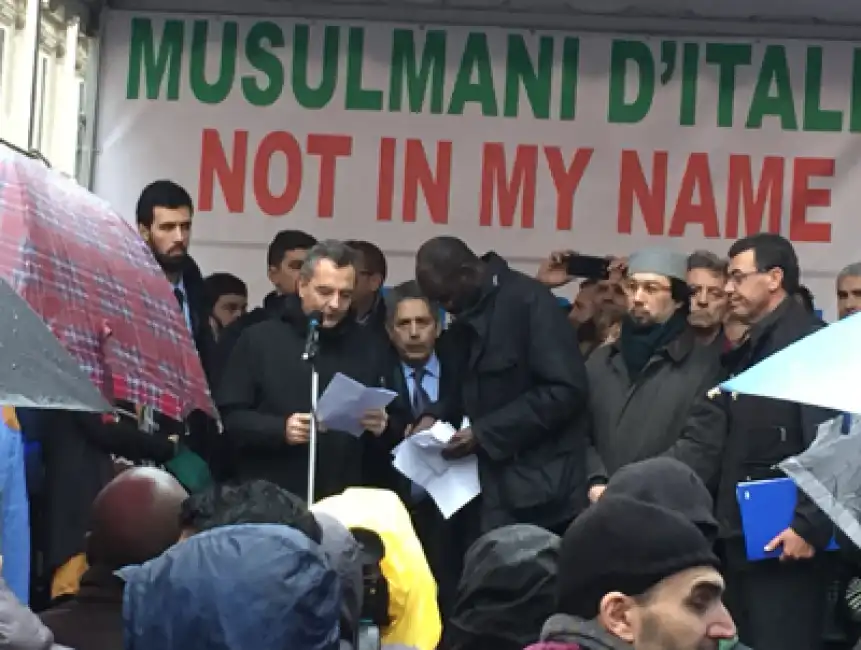 la manifestazione dei musulmani italiani contro il terrorismo a roma