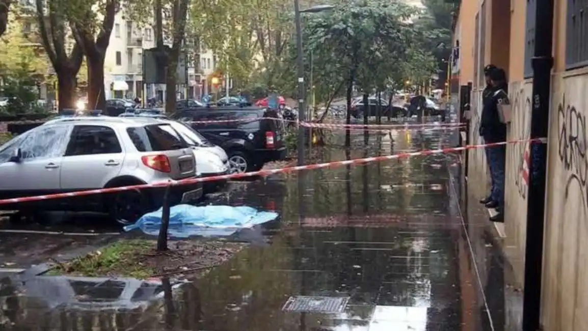 14enne precipita dal sesto piano e muore a roma