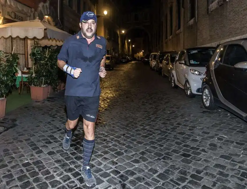 salvini jogging