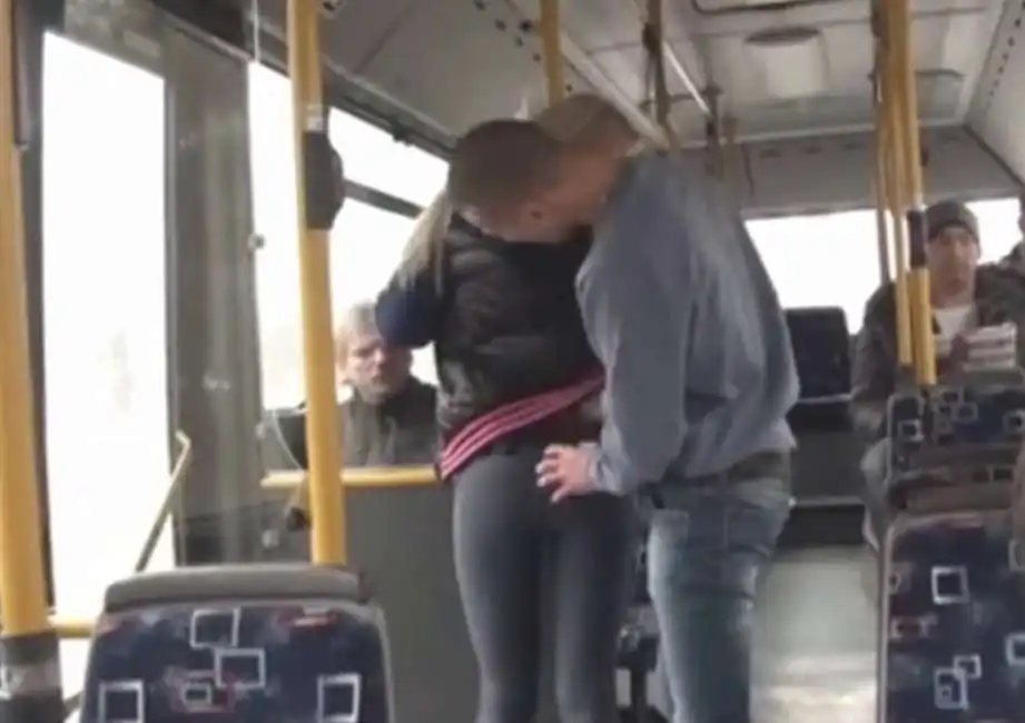 sesso in autobus