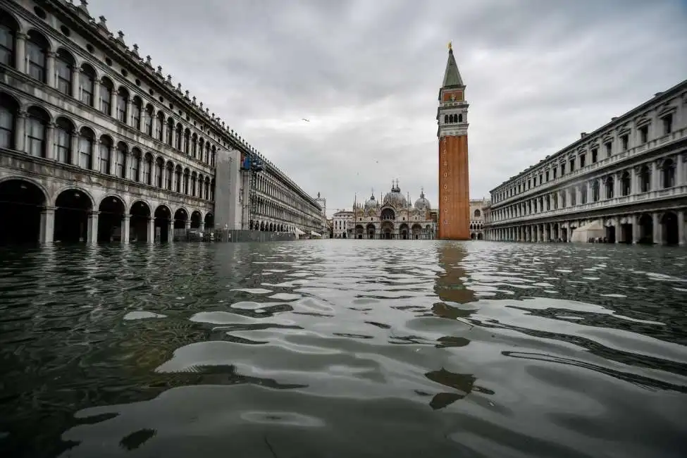 acqua alta a venezia