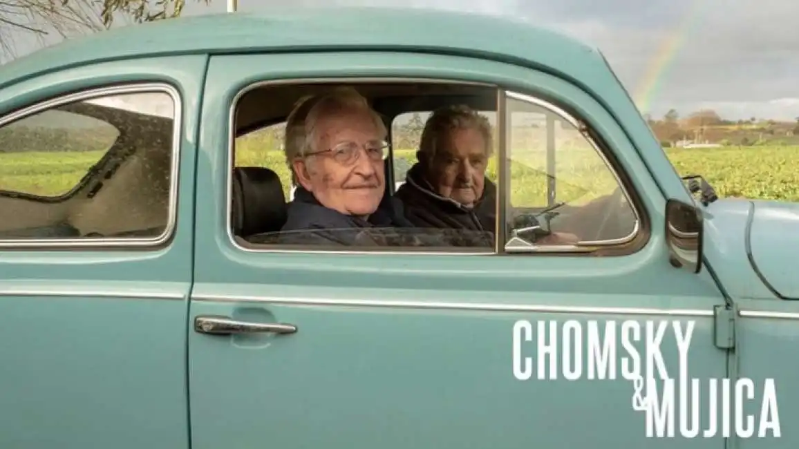 noam chomsky e pepe mujica -6