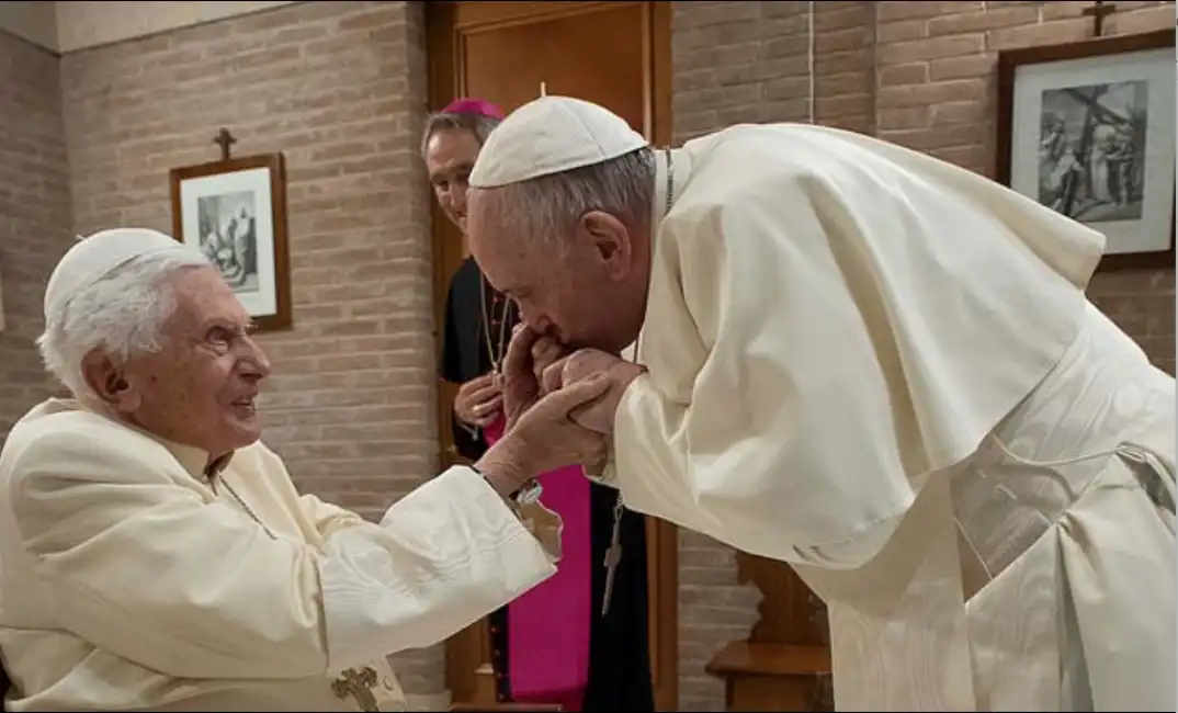 papa francesco papa benedetto xvi