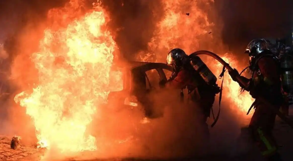 scontri marcia liberta' a parigi-9